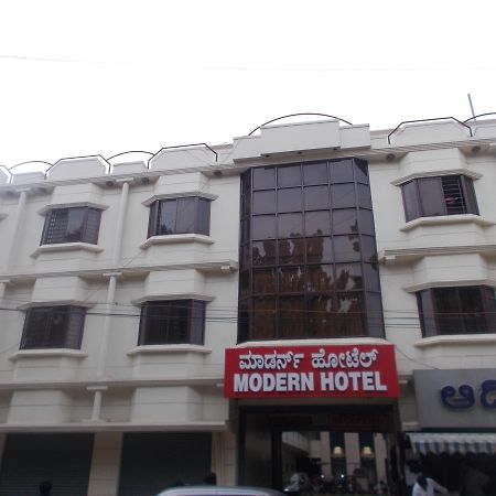 Modern Hotel Bangalore Eksteriør bilde