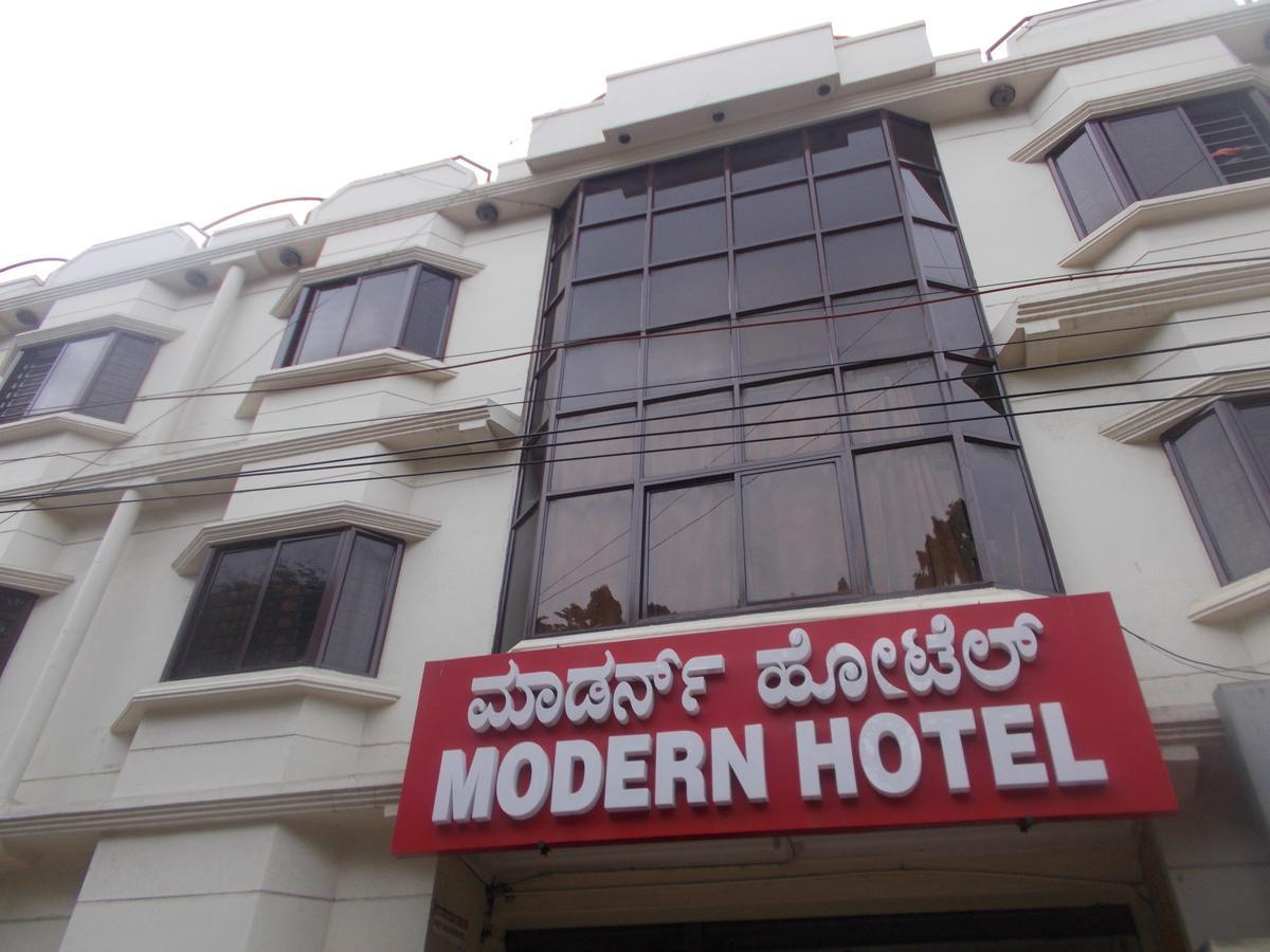Modern Hotel Bangalore Eksteriør bilde