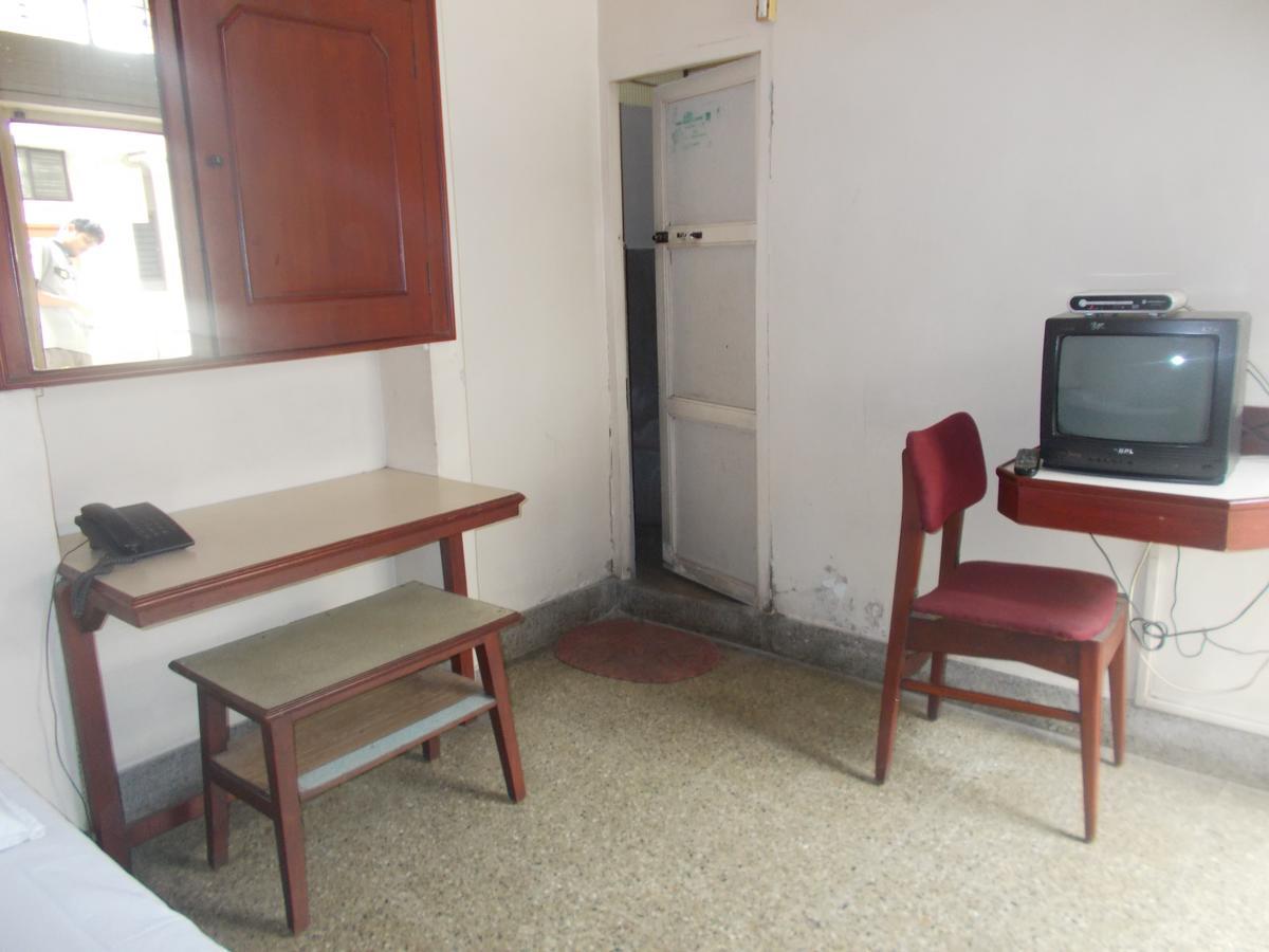 Modern Hotel Bangalore Eksteriør bilde