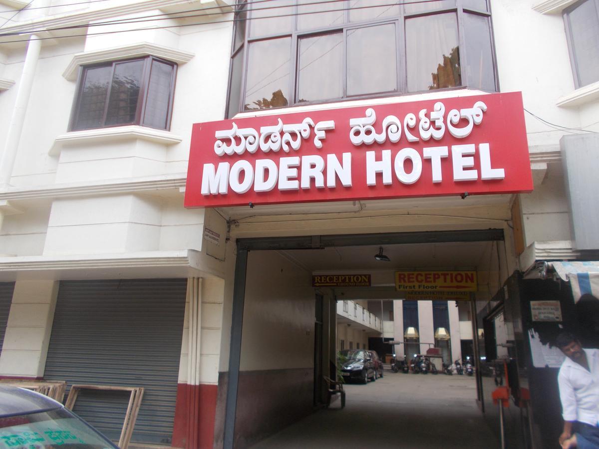 Modern Hotel Bangalore Eksteriør bilde