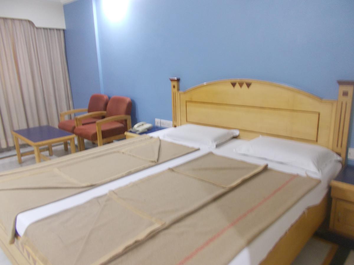 Modern Hotel Bangalore Eksteriør bilde