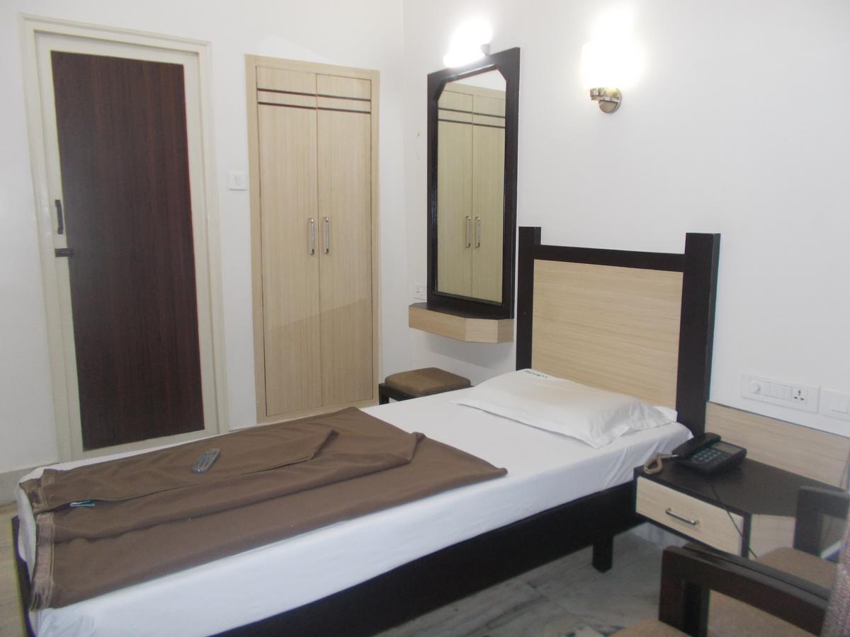 Modern Hotel Bangalore Eksteriør bilde