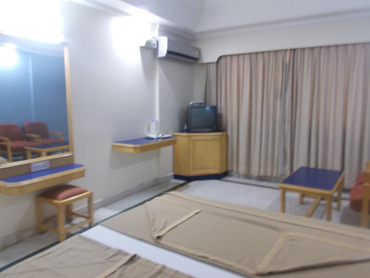Modern Hotel Bangalore Eksteriør bilde
