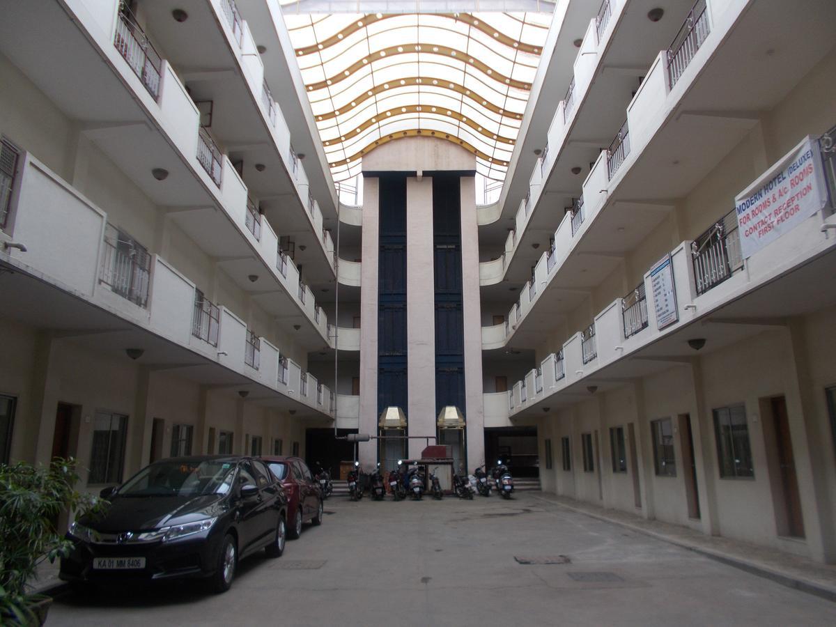 Modern Hotel Bangalore Eksteriør bilde
